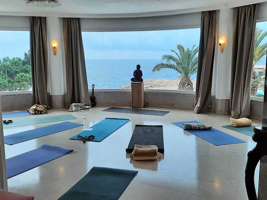 BLAUMEER YOGA STUDIO by Christine Pohn