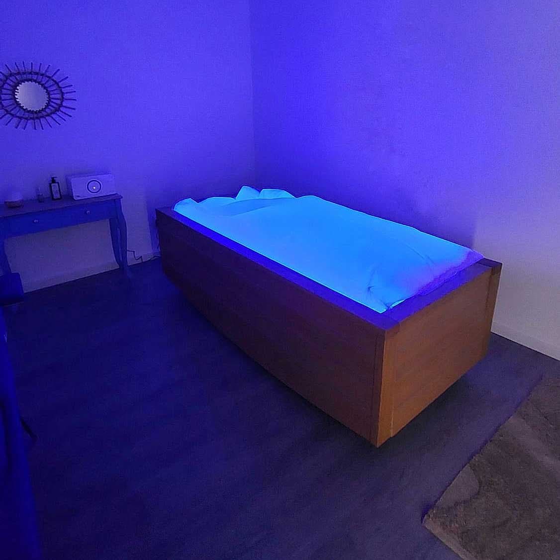 Loto Azul Wellness - Terapias alternativas, gravedad cero, haloterapia, danzaterapia y masajes ayurvédicos en Almería.