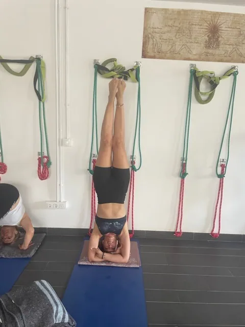 santosha tu centro de yoga