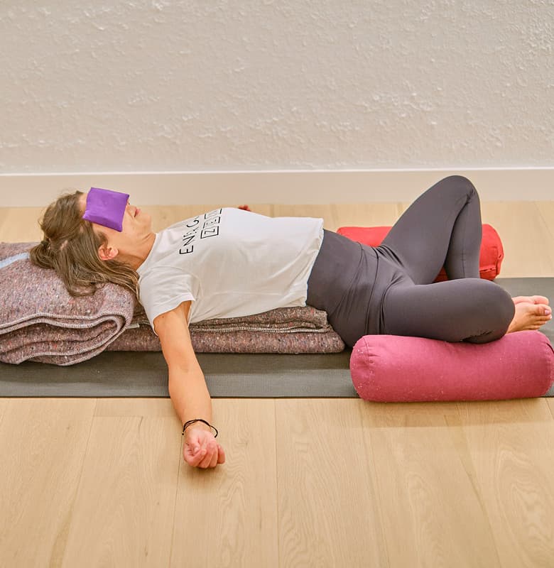 Kundalini Yoga. Restaurativo. Meditación y Gong.Movimiento Sentido ( Estiramientos y Movilidad )