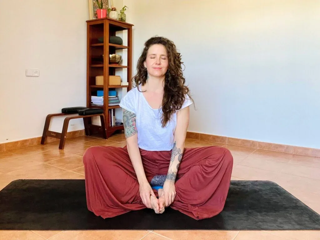 Mercedes Viartola - Yoga y movimiento informado en trauma