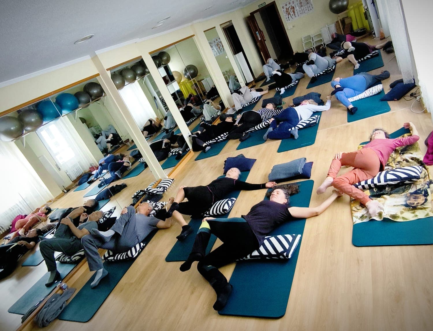 FISIOTERAPIA ,ESTUDIO DE PILATES Y ENTRENAMIENTO FUNCIONAL